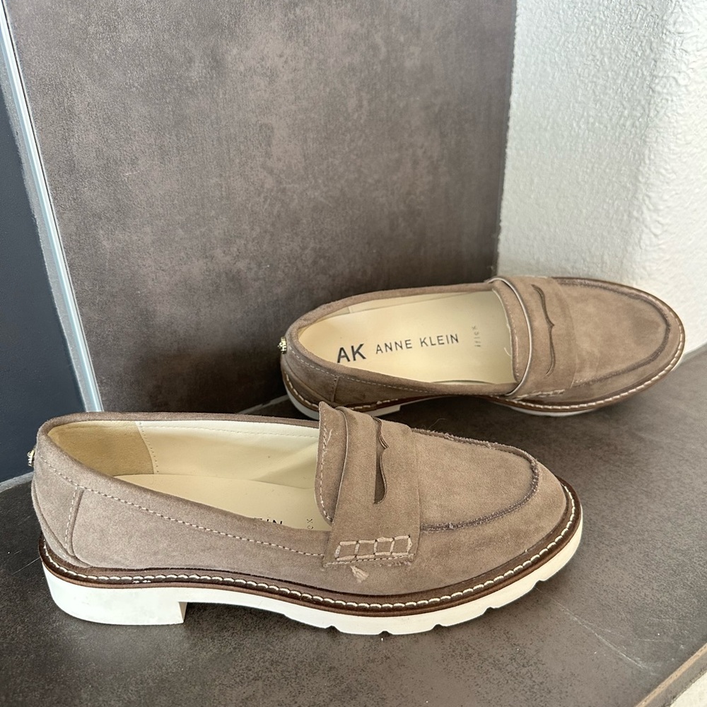 Tan Ann Klein semi used shoes in great condition